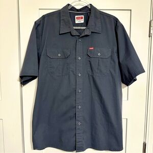 Wrangler Men's Charcoal Relaxed Fit Short Sleeve Twill Shirt • XLarge